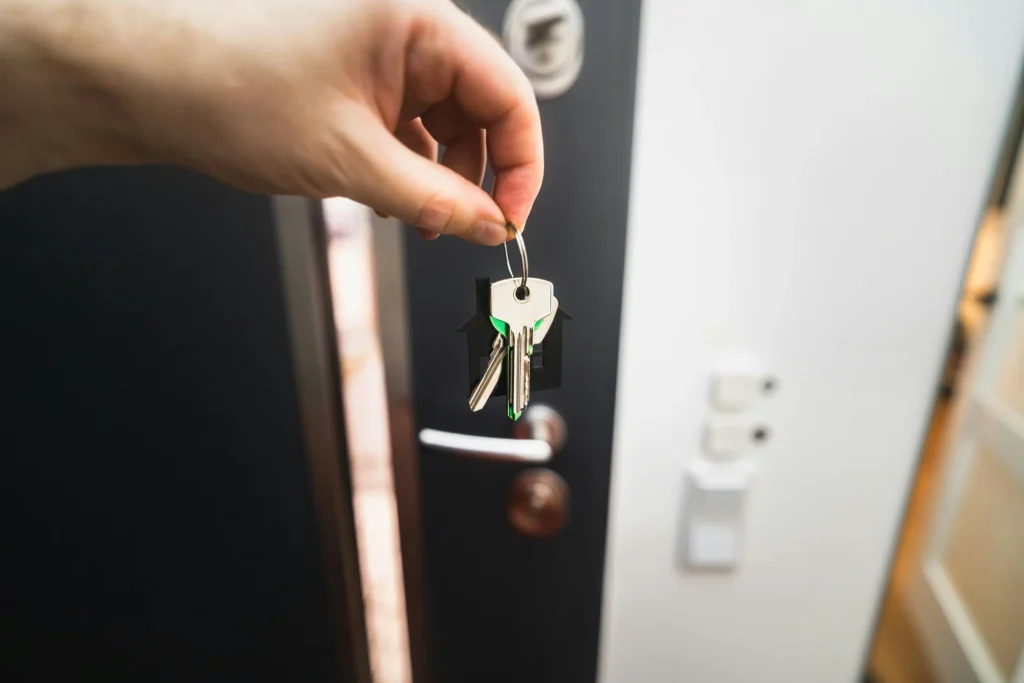 Llaves de una vivienda en Málaga – problemas de herencia y venta por falta de legalización